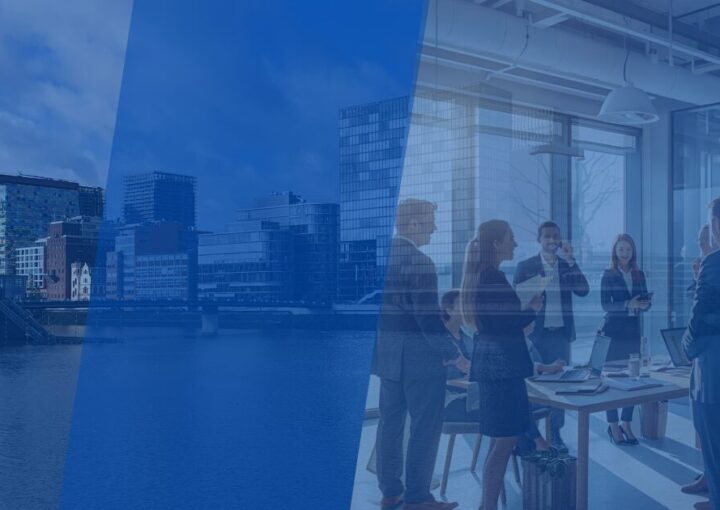 Unser Team der Personalberatung Düsseldorf im Hintergrund der MedienHafen, direkt vor Ort für Fach- und Führungskräfte aus der Region.
